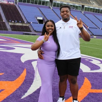 Matthew 20:28 Offensive Line GA at Northwestern University Football🤘🏽