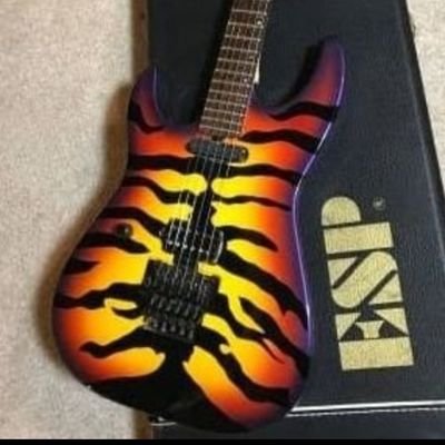 G77694G's profile picture. 70's 80'https://t.co/kFdw23wnxL音楽を通して、共感して頂けたら、嬉しいです。🎸も兼ね
宜しく御願い致します。
3rd.(MyselectCollection推奨曲等)演奏も含め専用accountです。𝑴𝒖𝒔𝒊𝒄𝒊𝒂𝒏 𝒈𝒖𝒊𝒕𝒂𝒓𝒊𝒔𝒕