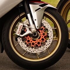 環ジュゼッペです。
エンスーな人と仲良くなりたいので是非ともよろしくお願いします。
Alfaromeo GT・MV AGUSTA F3-800・Honda BEAT・NSR250R・SONY α7Ⅲ・Canon F-1