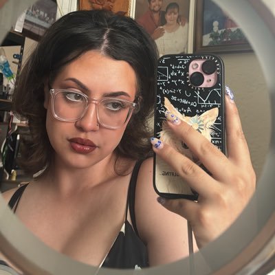 24 || 🏳️🌈 || She/Her || Chicana 🇲🇽 || Family Disappointment || Aquarius || #blacklivesmatter