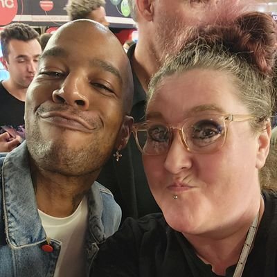 Hangin' on the edge of the Earth...
@KiDCuDi's homegirl. Mama of #CudFam. Mostly a Cudi appreciation page.