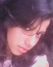 garota que tem 13 anos,adora sonhar vive alem das fronteiras que lhe abatem.adoro viver principalmente beijar....