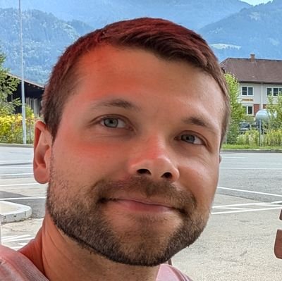 AZhygallo's profile picture. 💛💙