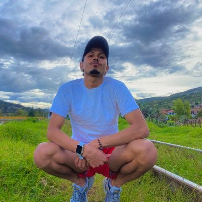 flaco, divertido y muy pervertido. encuentrame en Instagram @juancaraballo83