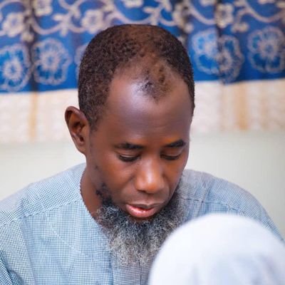 Nittu fullë kuko dajul mu dajj boppam
Abubakr Sadiiq Ñaŋ
Muslim Quran #RaFaHi #universitaire