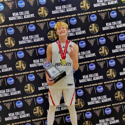 3 ⭐️ #58 nationally by @rivals 🎓: 2027 🧬:6’8 190lbs W/PF/SF 🏀:@utahprospects📚:BHS (3.9 GPA) 📞:(720-697-3569) ✝️: Psalm 91:9–11