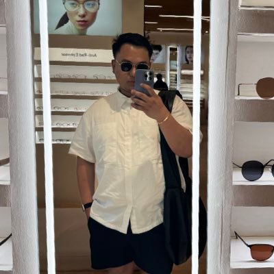 angGoe25's profile picture. r i s e