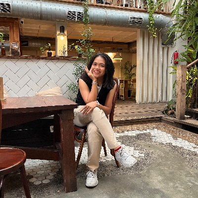 vikeeya's profile picture. Peek-a-boo