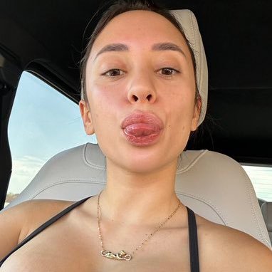 Sashahotpie's profile picture. self model / ready for fun