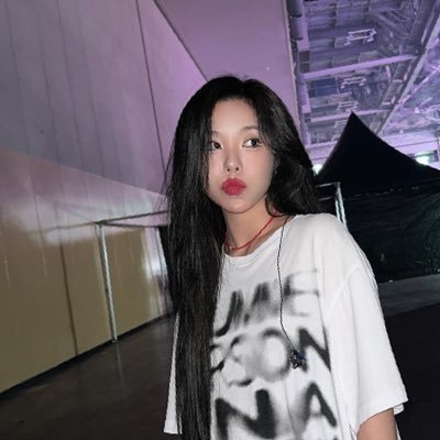 She has endless flowers heavenly, the essence of delicacy blooms within the classical voice. the true beautiful voice Jung Wheein. 95's
