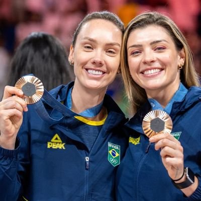 Gosto de vôlei e emito opiniões sobre, algumas estão certas e outras estão erradas, gostaria de não ser ofendida por nenhuma delas. SMV e SFV 💛💙💚