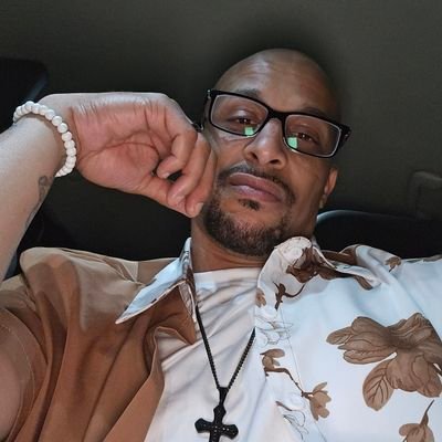 Laughs & conversations cool. I AM NOT wit the circus committee. Wifey⚘️ Side Chick😈 said👋 Eastside Detroitboy livin n GA #Gamer 🎮 #GoBlue #RepDetroit