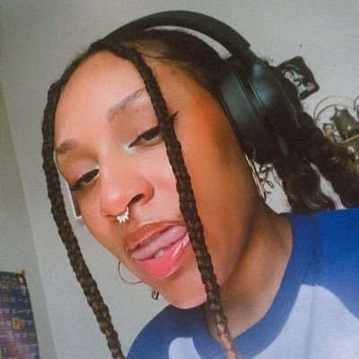 ERDBEERE FEE who sings and likes Chobits a lil too much. petty pansegsual… at least I’m safe inside my mind? { i don’t sell content, I make music though }