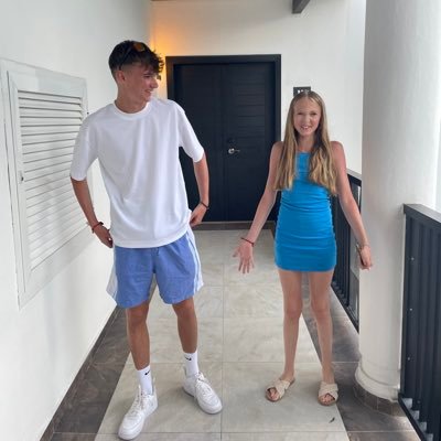 bezDB's profile picture. Father, aspiring golfer, ageing cricketer, get walked by Rupert the 🦮, @MCFC @official_STFC fan, business leader - views my own