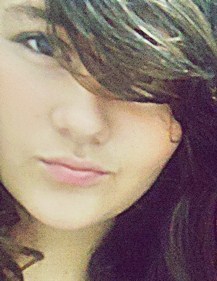 -  Dramática, irritante, carente, louca, irônica, desligada, chata,desastrada e muito ciumenta. Prazer, eu (:  , http://t.co/oVyJf8kXg0