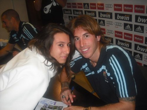 Fan de Sergio Ramos y fiel seguidora del Real Madrid.Me encantaría que mi ídolo Sergio Ramos me siguiese :)