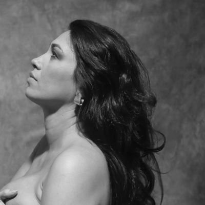 rayaneeugenio's profile picture. Carioca, adora bons livros, se divertido do jeito que dá...