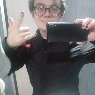 Hola, me gusta compartir las cosas que me gustan y me gusta mucho la fantasía 🐭
