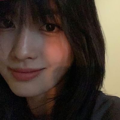 viewlovetw's profile picture. 