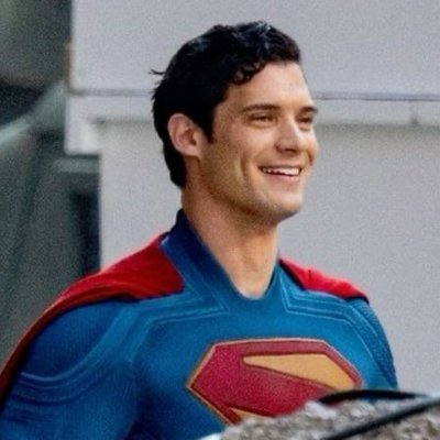 zqdc_'s profile picture. solo nosotros podemos burlarnos de nuestro universo mal construido| #Superman