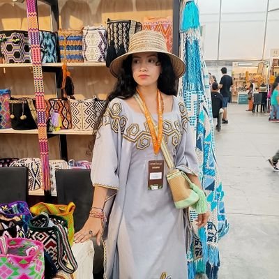 Leidy_Miell's profile picture. Abril. 
Asegúrate de que mañana seas mejor de lo que hoy eres.