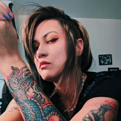 📽️ Video Artist 🔫 SFF Author rep'd by @SamBFarkas
🎸 Punk Musician 🏳️🌈 Bi 🇹🇭 Biracial 🥳 Bipolar 😭