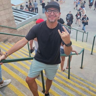 chimixue's profile picture. 🇵🇸  // War is irrational 

#Lakeshow