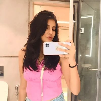 Shreya_Ch007's profile picture. Techie by day, writer by night ✍️ | Traveling the globe one step at a time 🌍 | Music fuels my soul 🎶