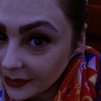 (سایه ی حضرت پدرم ؛ رهبرم مستدام)
وطن تو جان منی ؛ جان من مرو از دست 🇮🇷