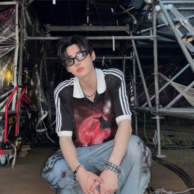 parkxnhoon's profile picture. #⃝𝐏𝐎𝐓𝐑𝐀𝐘𝐄𝐃 | celestial 𝒅𝒓𝒆𝒂𝒎𝒆𝒓 whose voice carries stardust melodies, gracefully painting the universe with his 𝒆𝒕𝒉𝒆𝒓𝒆𝒂𝒍 presence.