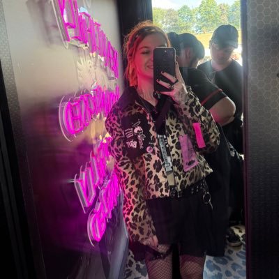 good old adhd. yungblud digital street team🖤🧷 check out my shop ⬇️