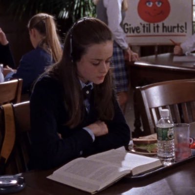 here_studying's profile picture. 08 수능준비생 ✰ 자퇴후 집독재중!