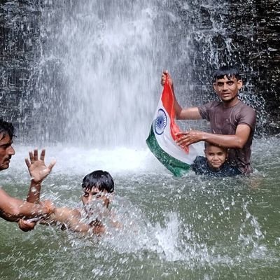 ठेठ दिहाती ,इंग्लिश नही आती,
बुजुर्गो का ख्याल, बढ़ो का मान,
#प्रकृति का सम्मान जरूर करे।
#संविधानवादी ,#मानवतावादी
Rt.समर्थन नही, हक के लिए संघर्ष करना जरूरी