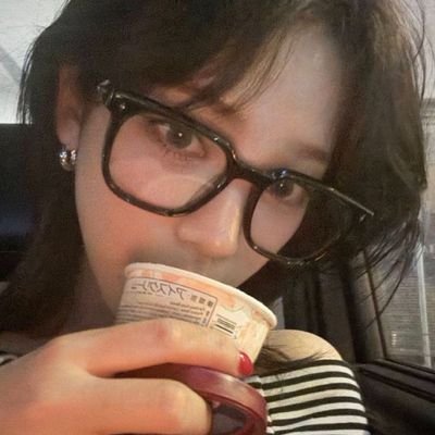 qushsuy's profile picture. 