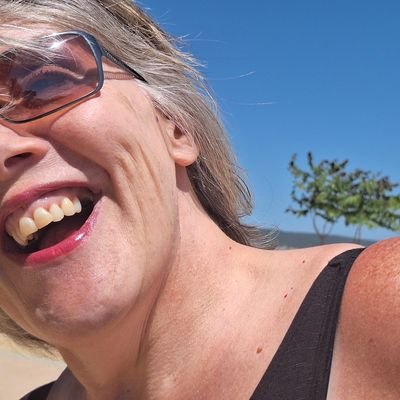 Anneee486's profile picture. The vintage edition of my much younger self...