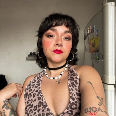 Ser sintiente 🫀 Tierna y feroz 🗡️ Bruja psiconauta 👁️ Queer ✨