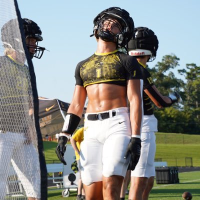 North Murray High | C/O 2025 | ATH | 6’0 195 |40-4.69| squat-425| Bench-310 | Clean-250 | Cponders@yahoo.com | GPA-3.881