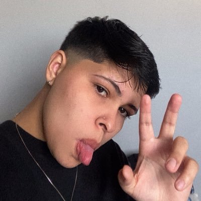 chata, insociável, psicologicamente afetada, mas uma boa pessoa (na maioria das vezes)