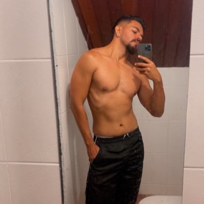 Henriqueduduzim's profile picture. Mais um jovem do vale 🏳️‍🌈

Arianjo ♈