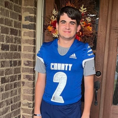 iam athlete that plays flag football and basketball 🏈🏀and i love my family and friends
