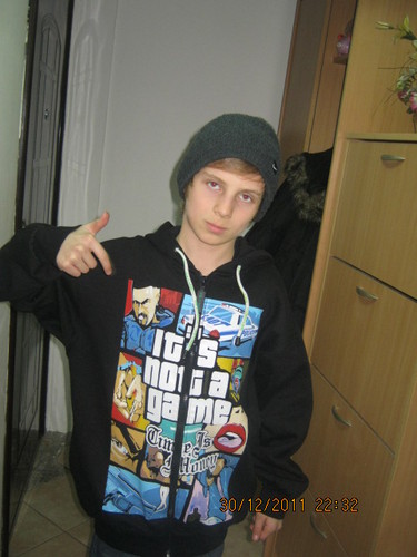 Hi everyone !!! I'm Stefko* i love 
 @Audrey_Bitoni_ follow me i follow you back xD