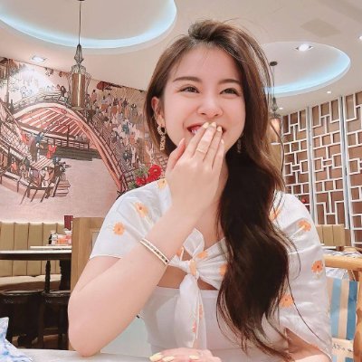 candiarsya's profile picture. 🎨 digital illustrator | pixels × palettes × passion 💻

character artist ✦ colors, curves, and clean lines 🖌️

I live in layers and vectors ⚡