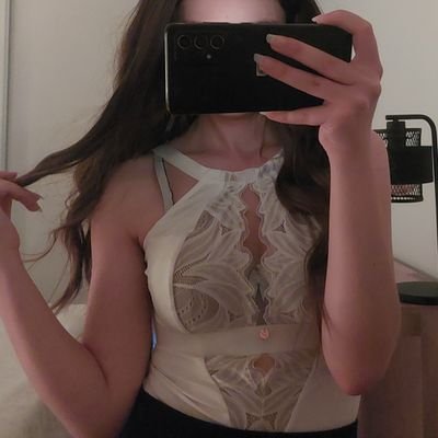 GodessEmma_'s profile picture. Moneymiss de 20 ans 🎀 Tu me dois tout, je ne te dois rien ~ Offrande de contact : 10€ Paypal : https://t.co/QBjQCY7q7R