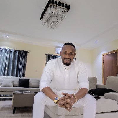 sam_munachi's profile picture. Nonconformist. Pragmatic. Always questioning the status quo. 🧠 #thinkdifferent #practicality #challengethenorm