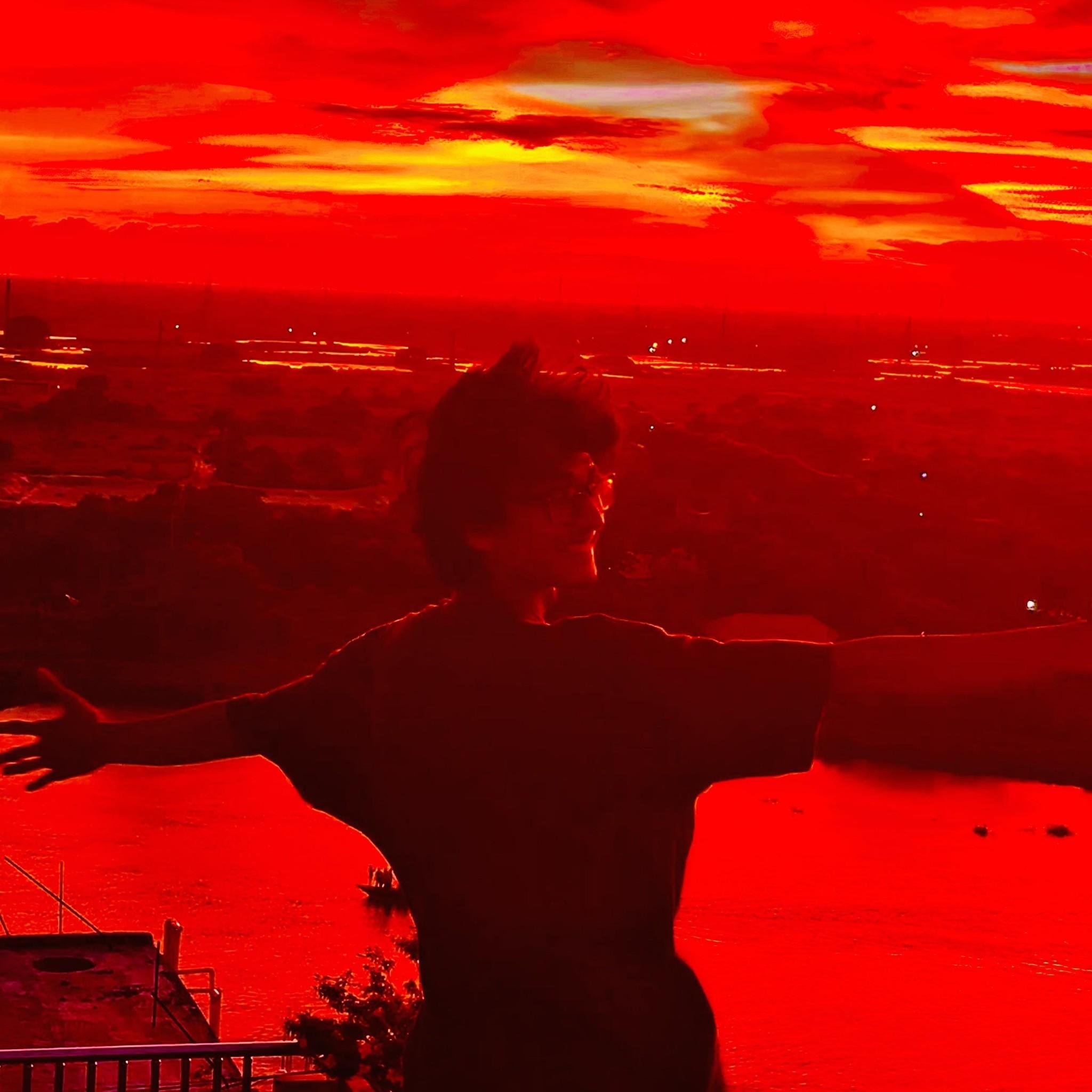 YettaD88672's profile picture. Hold on to the flashing sunshine, 哢~