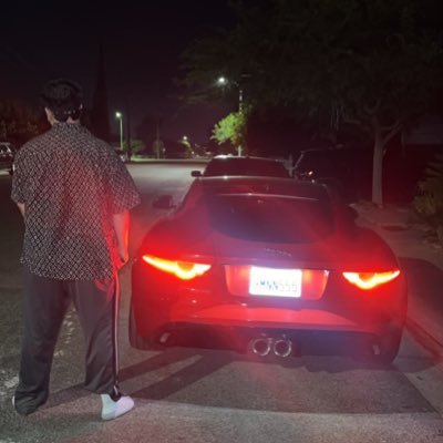 33robb's profile picture. 