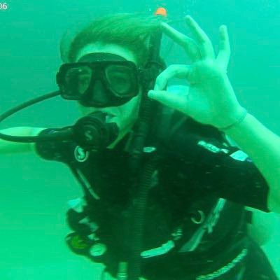BSc (Hons) Forensic Biology. Biology Teacher. Google Certified Educator Level 1&2. International Expedition Leader. All views my own.