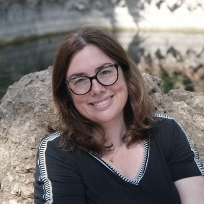 Història i històries. M'exalta el nou i m'enimora el vell. Padrina wannabe. Xeua. La de l'esquerra de @LesTresGracies.