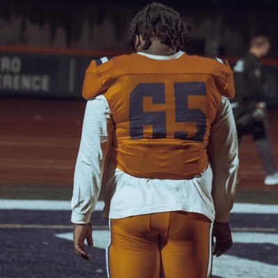 5'10 offensive guard/260 lbs Cincinnati college prep 2.8 GPA 📚 c/o 2024🎓 email- montae102905@gmail. 513-218-6304 msj track and field 💙💛