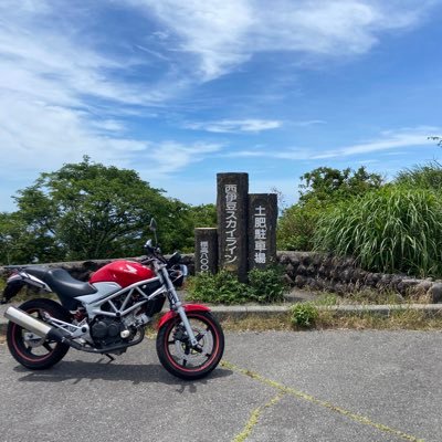 vtrrider1961's profile picture. 30年ぶりにリターンしたライダーです。バイクはホンダVTR250。気に入って乗っています。2024年大型二輪免許を取ったのでときどきレンタルで大型バイクにも乗っています。ツーリングは箱根、伊豆方面中心に。YouTubeやっています。よかったら観てください！